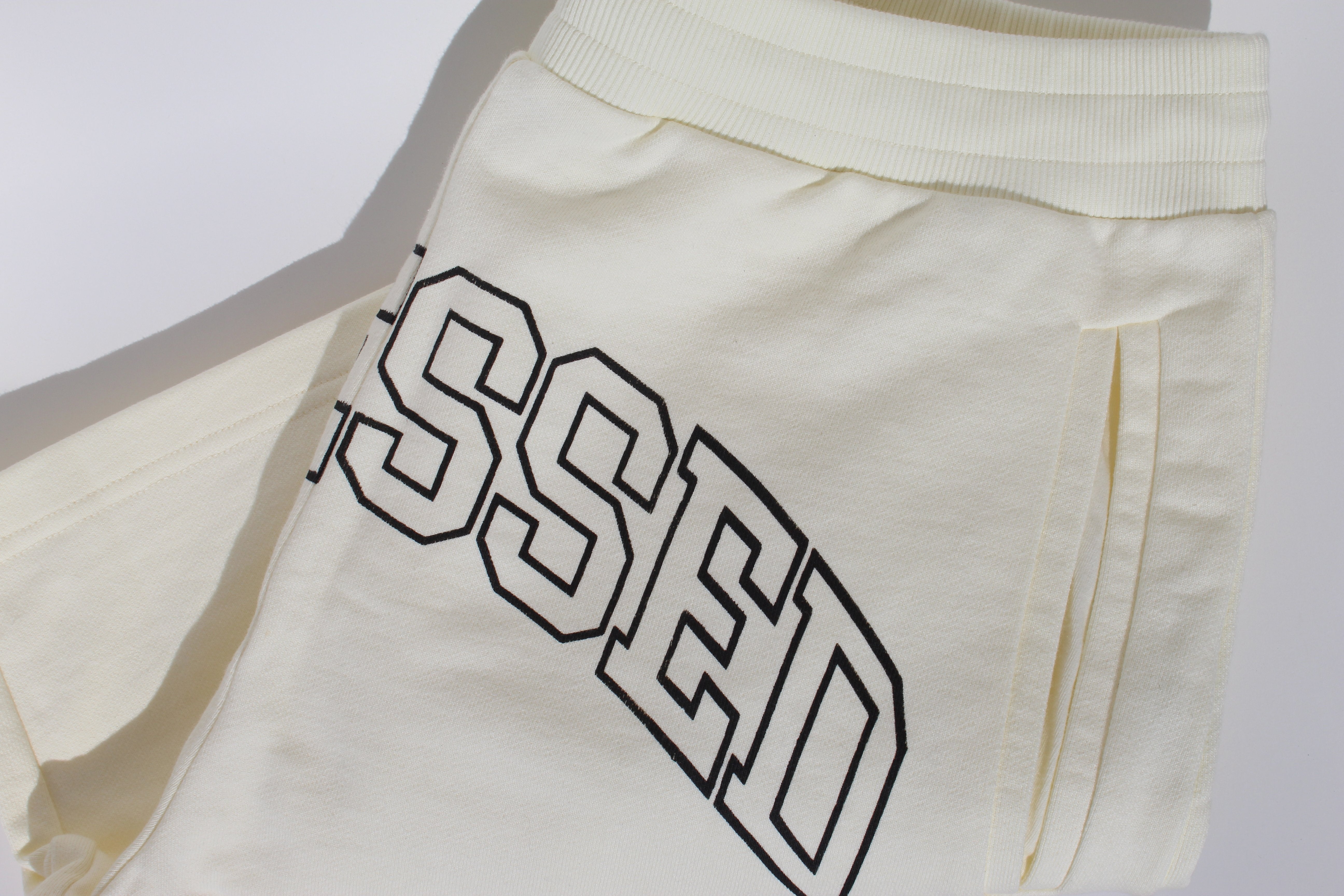 CREAM OBSESSED SHORTS OBSESSED GLOBAL